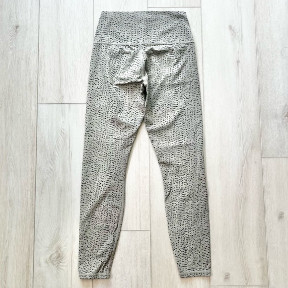 Varley Patterned Leggings Size Small - Picture 3 of 3